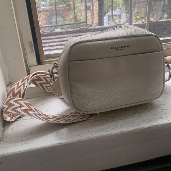 🥳2x Host pick🥳 genuine leather crossbody bag - Picture 3 of 10